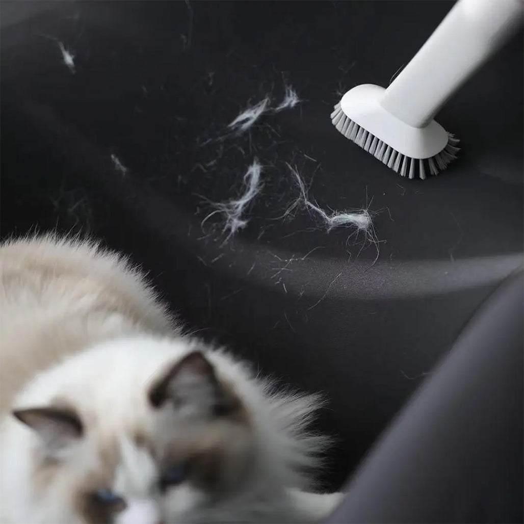 A Photo Of Porodo Lifestyle Pet Grooming Kit with Vacuum – Powerful 13500Pa Suction, Low Noise, White