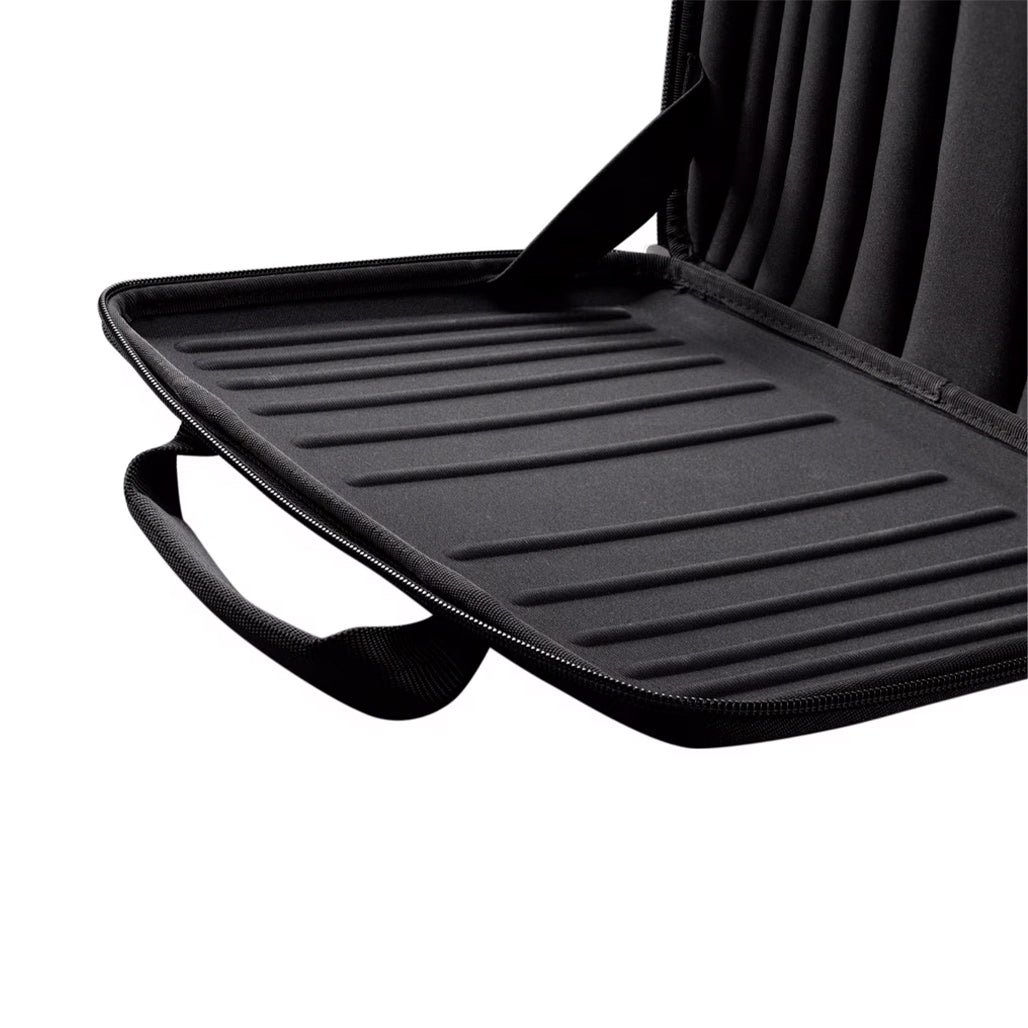 A Photo Of Case Logic 15.6