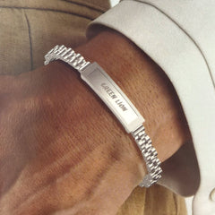 A Photo Of Green Lion Smart Bracelet – Zinc Alloy Case with Advanced Health Tracking