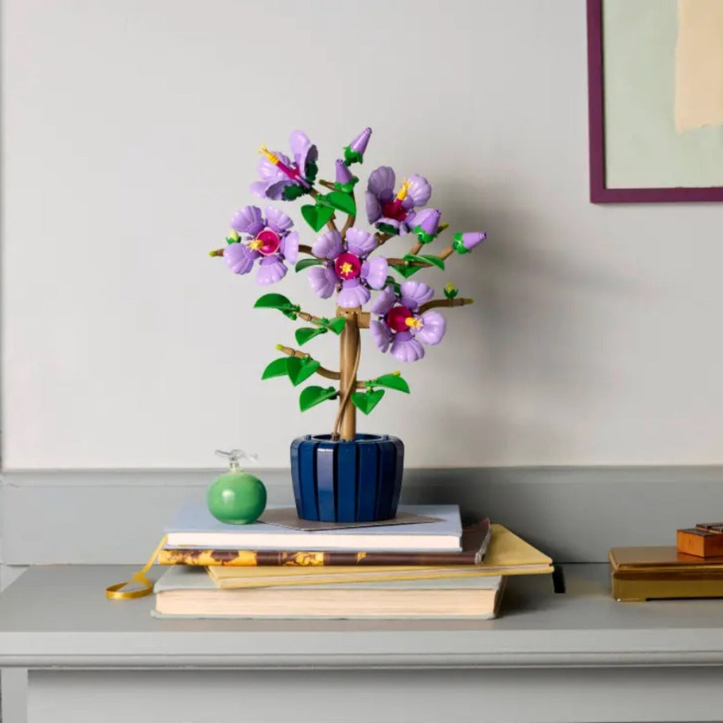 A Photo Of LEGO Botanicals Hibiscus 660 Pieces - 10372