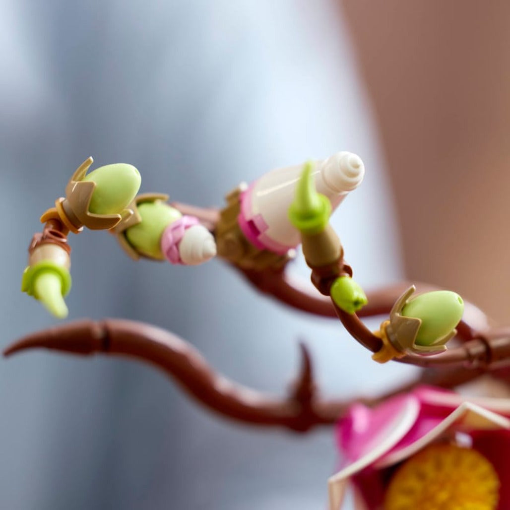 A Photo Of LEGO Magnolia Branches - 435 Pieces - 11510