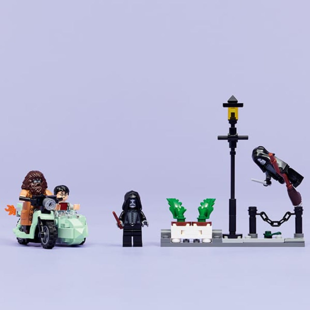 A Photo Of LEGO Hagrid™ & Harry's Privet Drive Escape - 124 Pieces - 76459