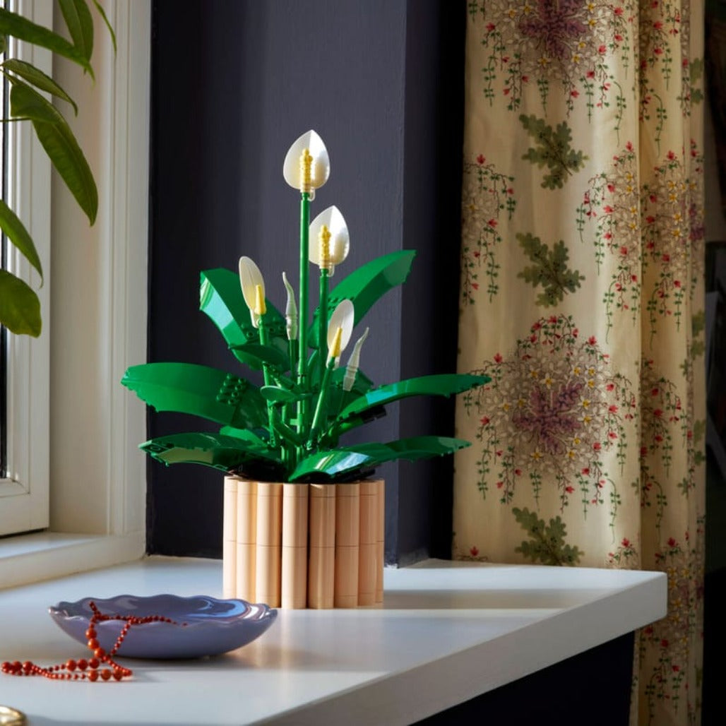 A Photo Of LEGO Peace Lily - 474 Pieces - 11504