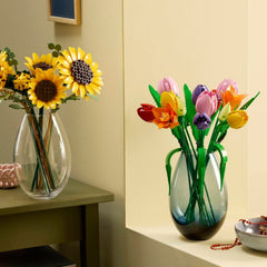 A Photo Of LEGO Sunflower Bouquet - 686 Pieces - 11502