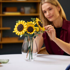 A Photo Of LEGO Sunflower Bouquet - 686 Pieces - 11502