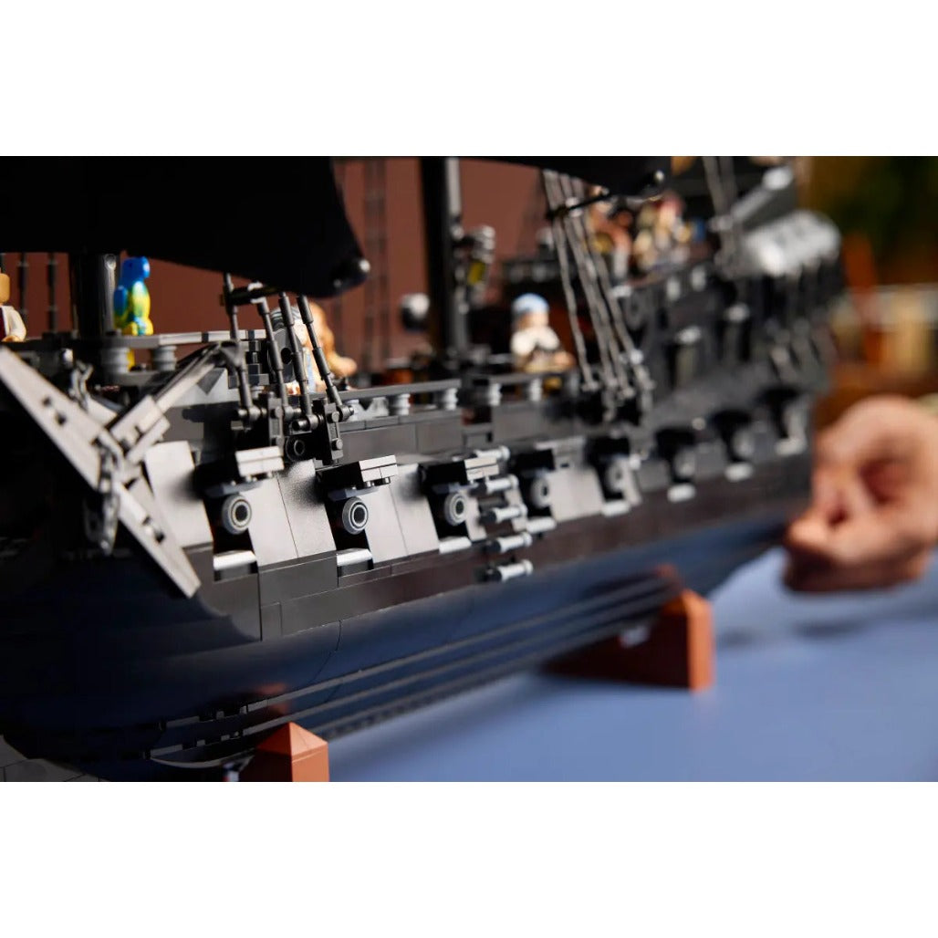 A Photo Of LEGO Icons Captain Jack Sparrow's Pirate Ship 2862 Pieces - 10365