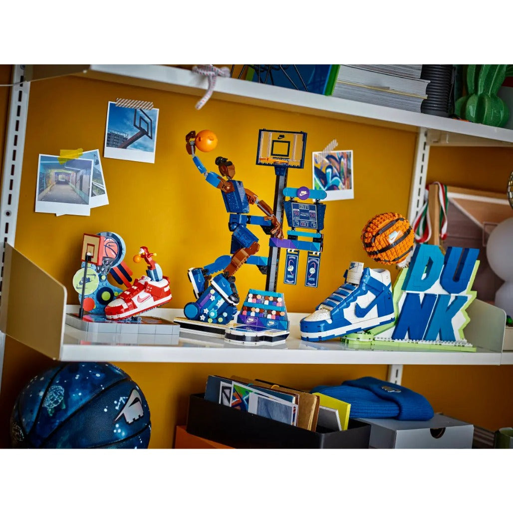 A Photo Of LEGO Nike Slam Dunk 809 Pieces - 43010