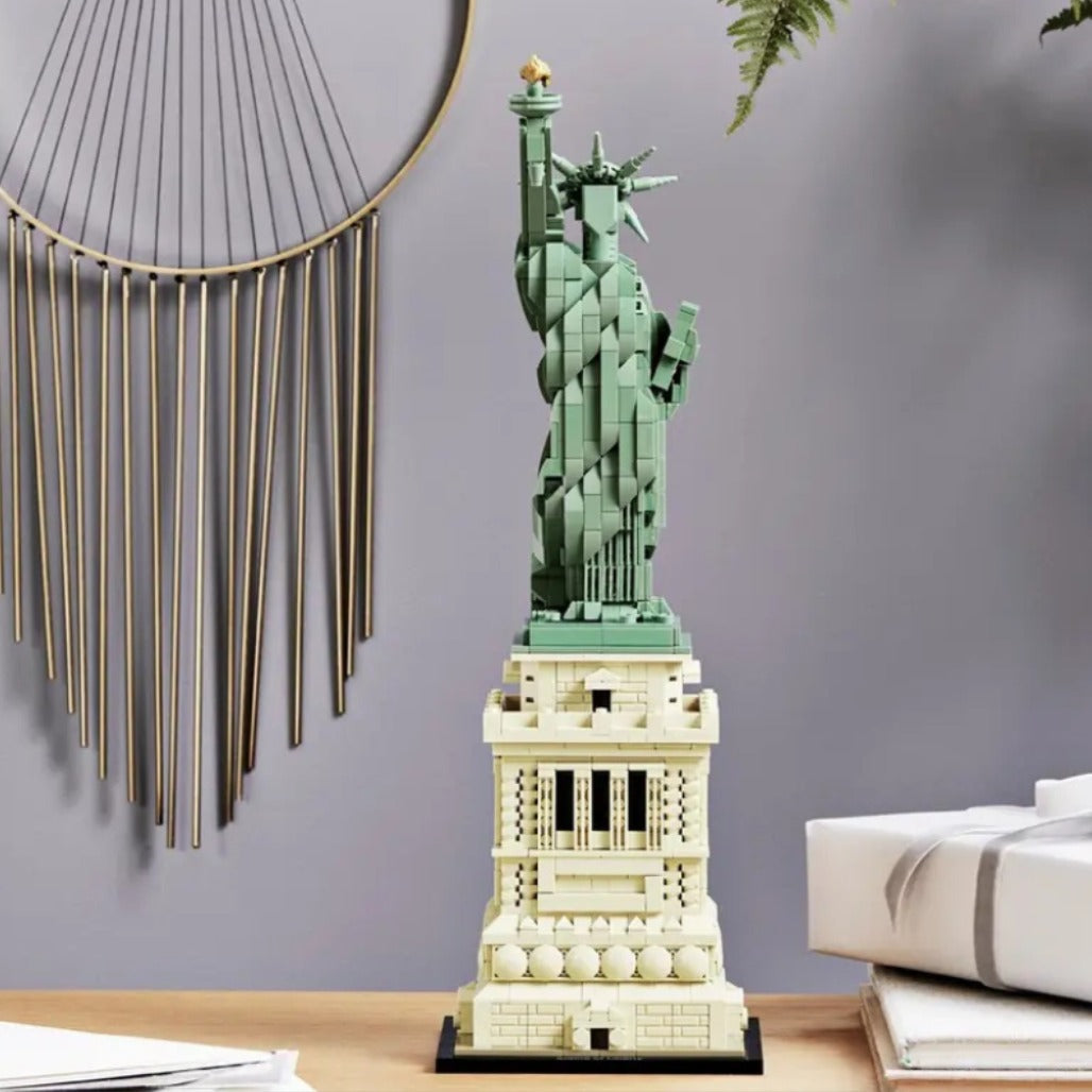 A Photo Of LEGO Architecture Statue of Liberty 1685 Pieces - 21042