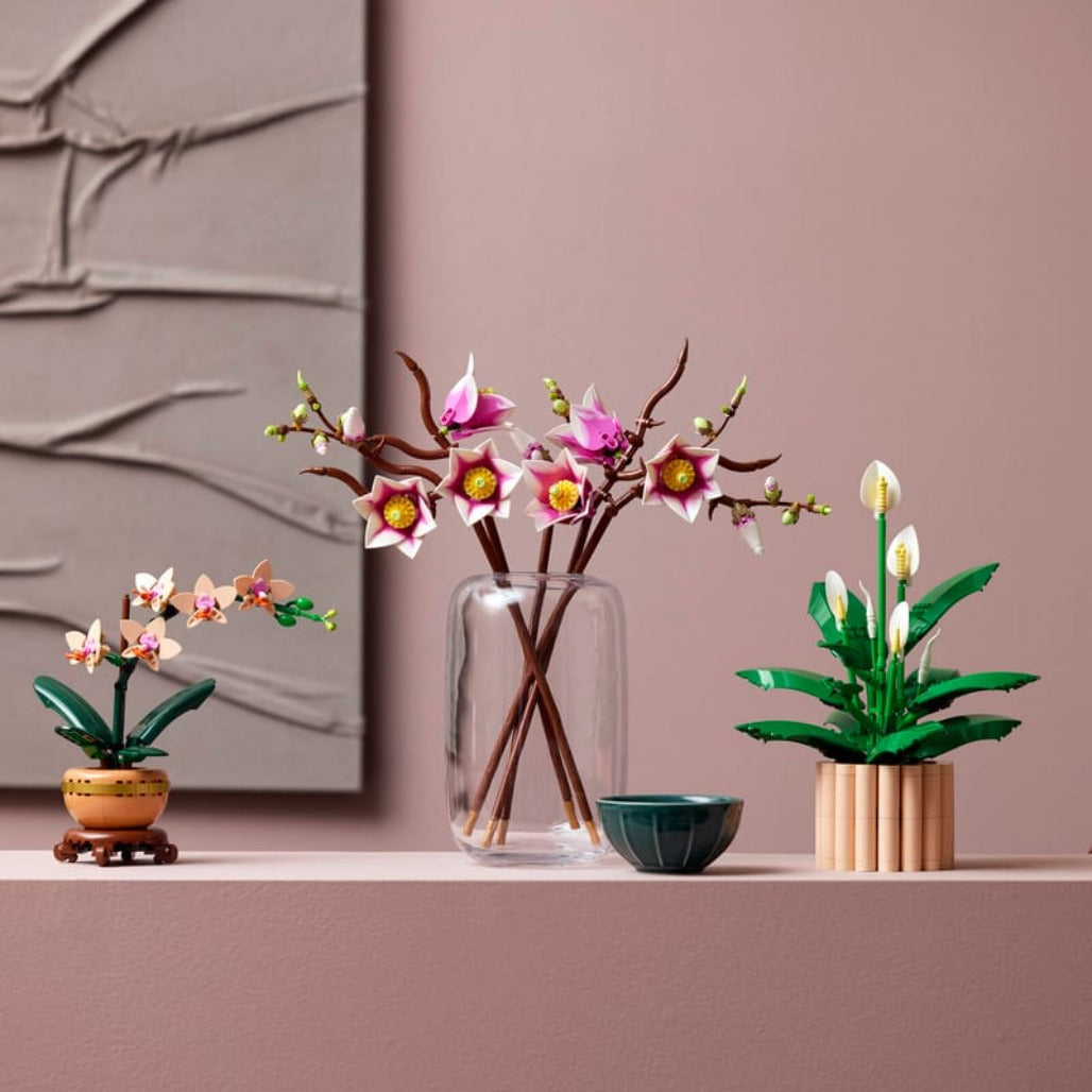 A Photo Of LEGO Magnolia Branches - 435 Pieces - 11510