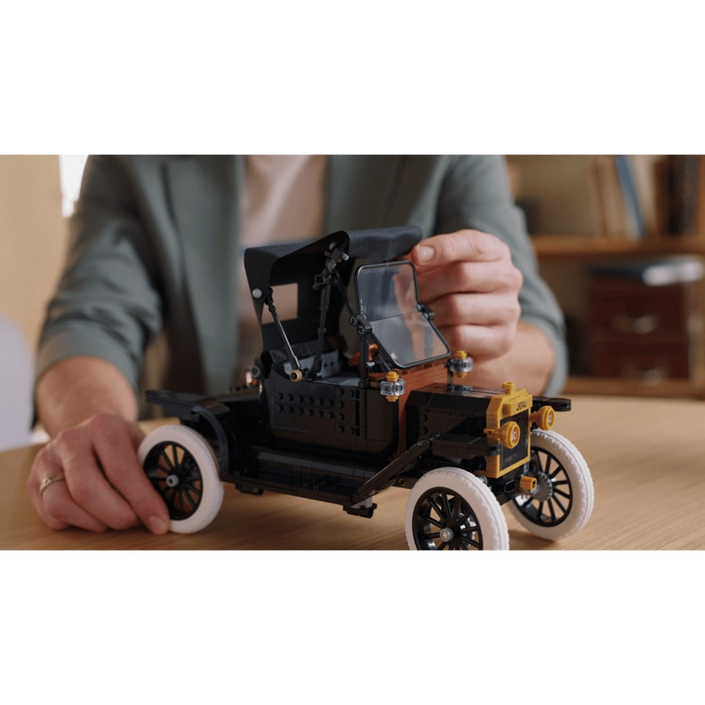 A Photo Of LEGO Ford Model T - 1060 Pieces - 11376
