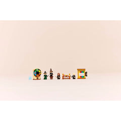 A Photo Of LEGO Hogwarts™ Castle: Sorting Hat™ Ceremony - 124 Pieces - 76460