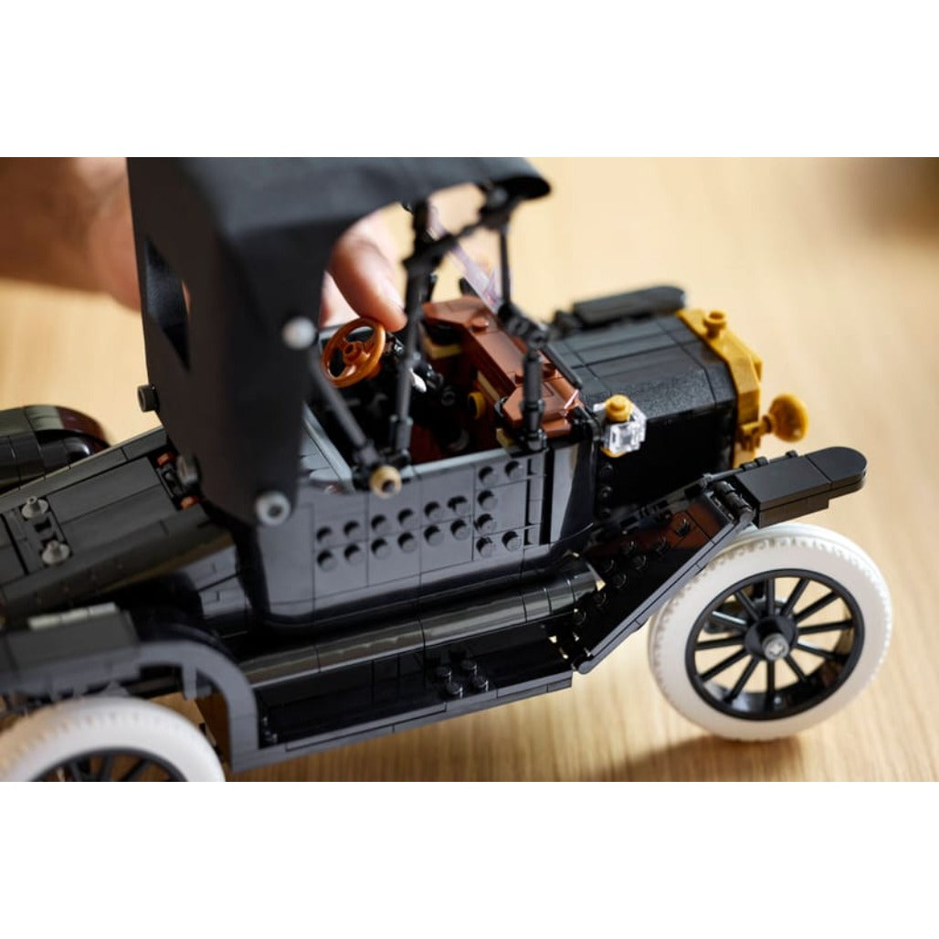 A Photo Of LEGO Ford Model T - 1060 Pieces - 11376
