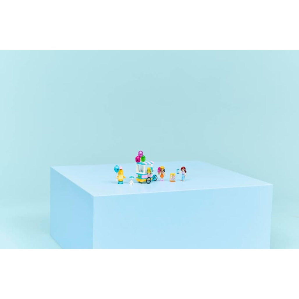 A Photo Of LEGO Ice Cream & Balloon Stand - 107 Pieces - 42692