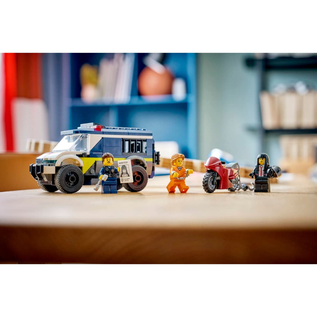 A Photo Of LEGO City Police Prisoner Transport Van 198 Pieces - 60479