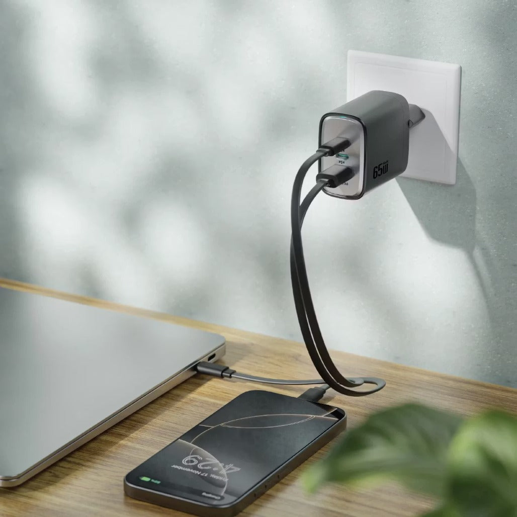 A Photo Of Green Lion Wall Charger Supra GNS65W2CAEUBK - 65W GaN, USB-A & 2 USB-C, Black