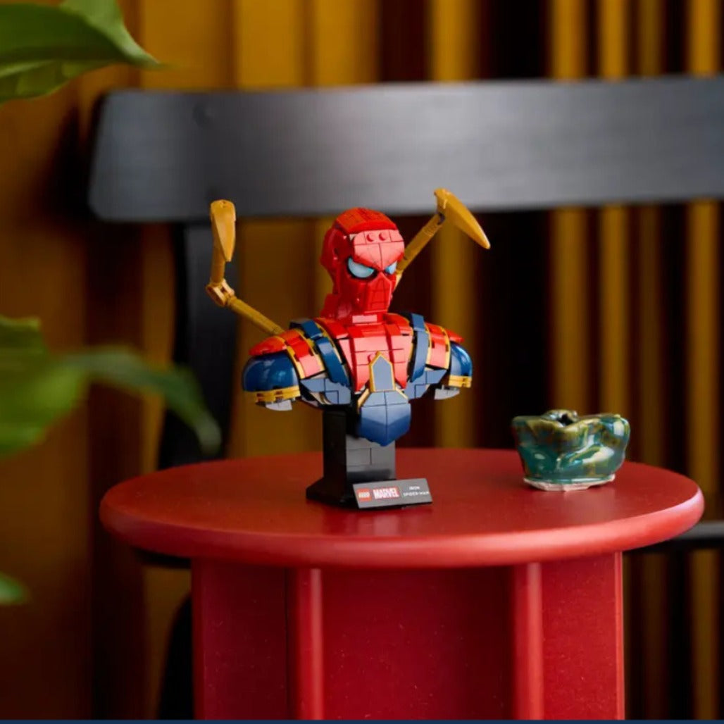 A Photo Of LEGO Marvel Iron Spider-Man Bust 379 Pieces - 76326