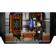 A Photo Of LEGO Harry Potter Cauldron: Secret Potions Classroom 652 Pieces - 76464