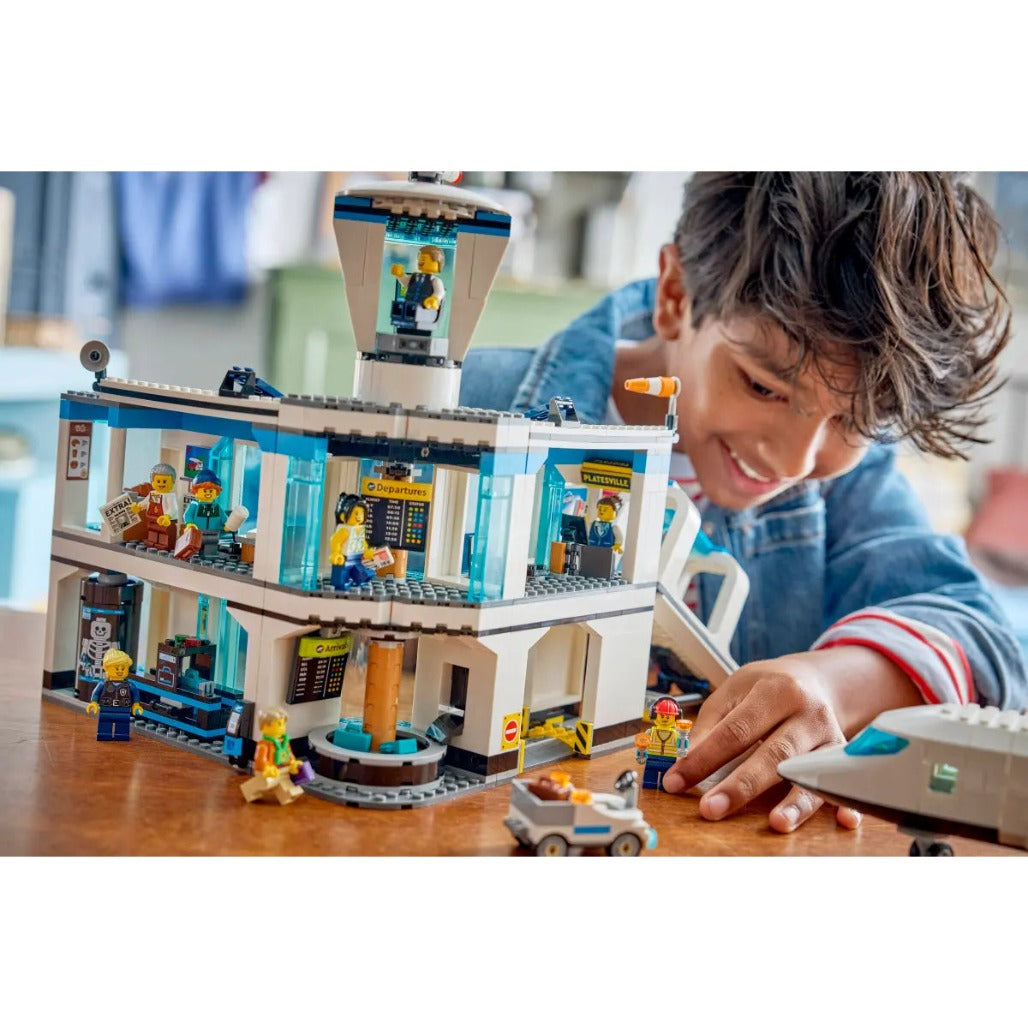 A Photo Of LEGO City Airport with Airplane 887 Pieces - 60502