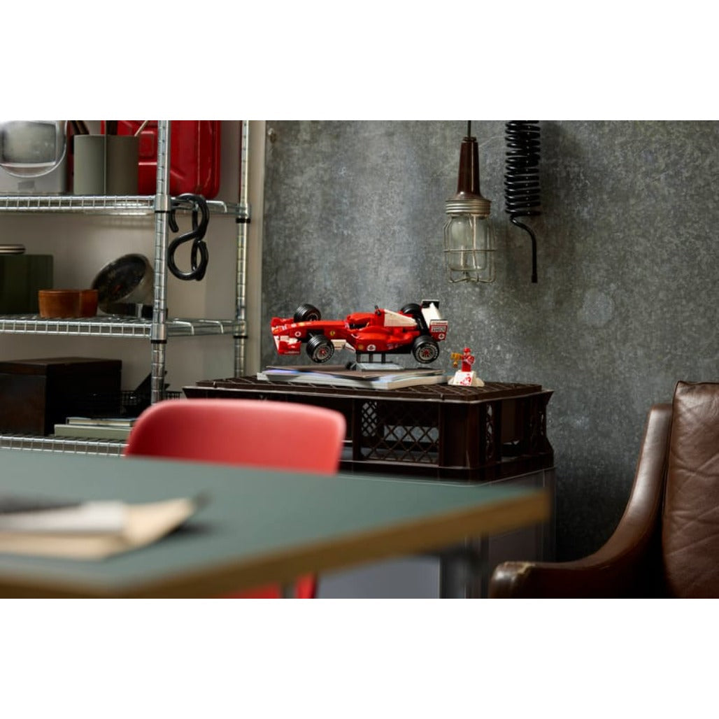 A Photo Of LEGO Ferrari F2004 & Michael Schumacher - 735 Pieces - 11375