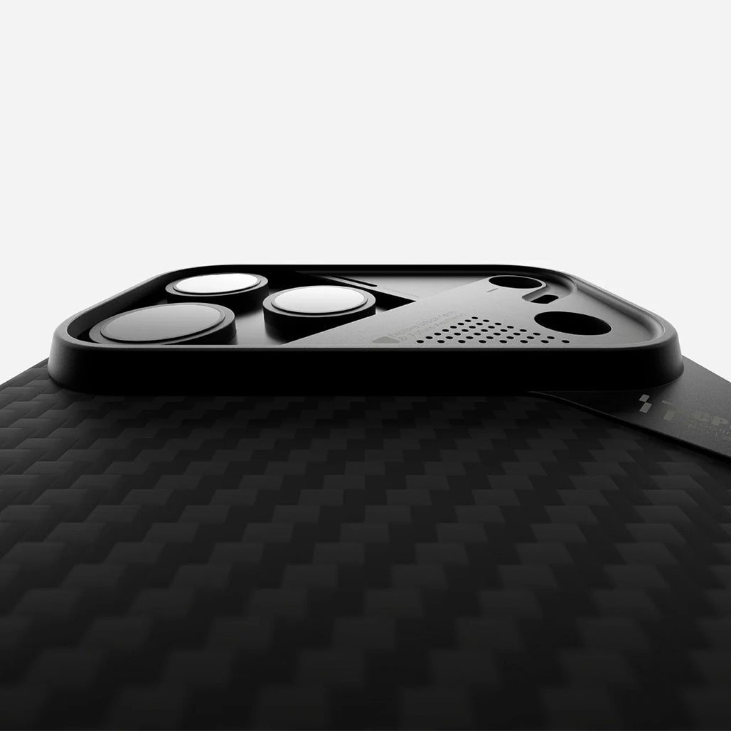 A Photo Of AULUMU A17 Aramid Fiber Case for iPhone 17 Series