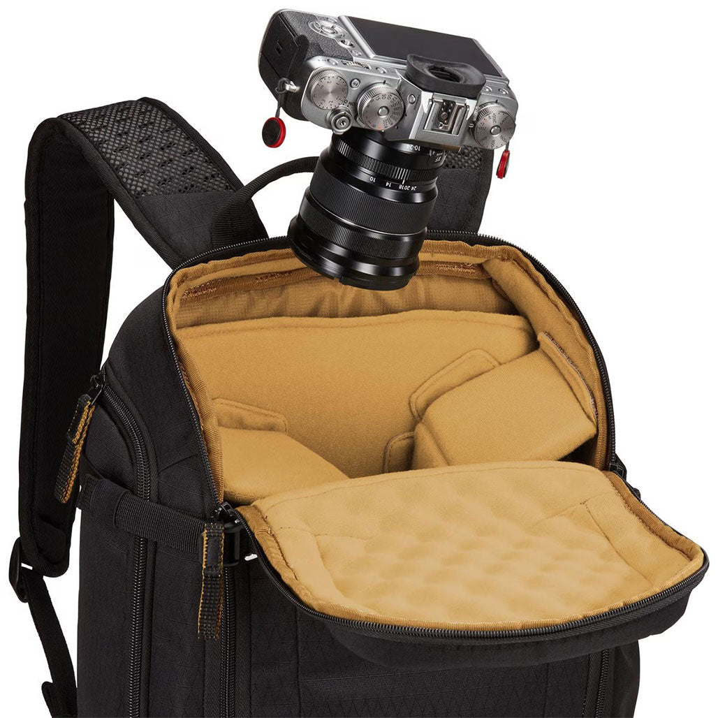 A Photo Of Case Logic Viso Slim Camera Bag - CVBP-105 (Black)