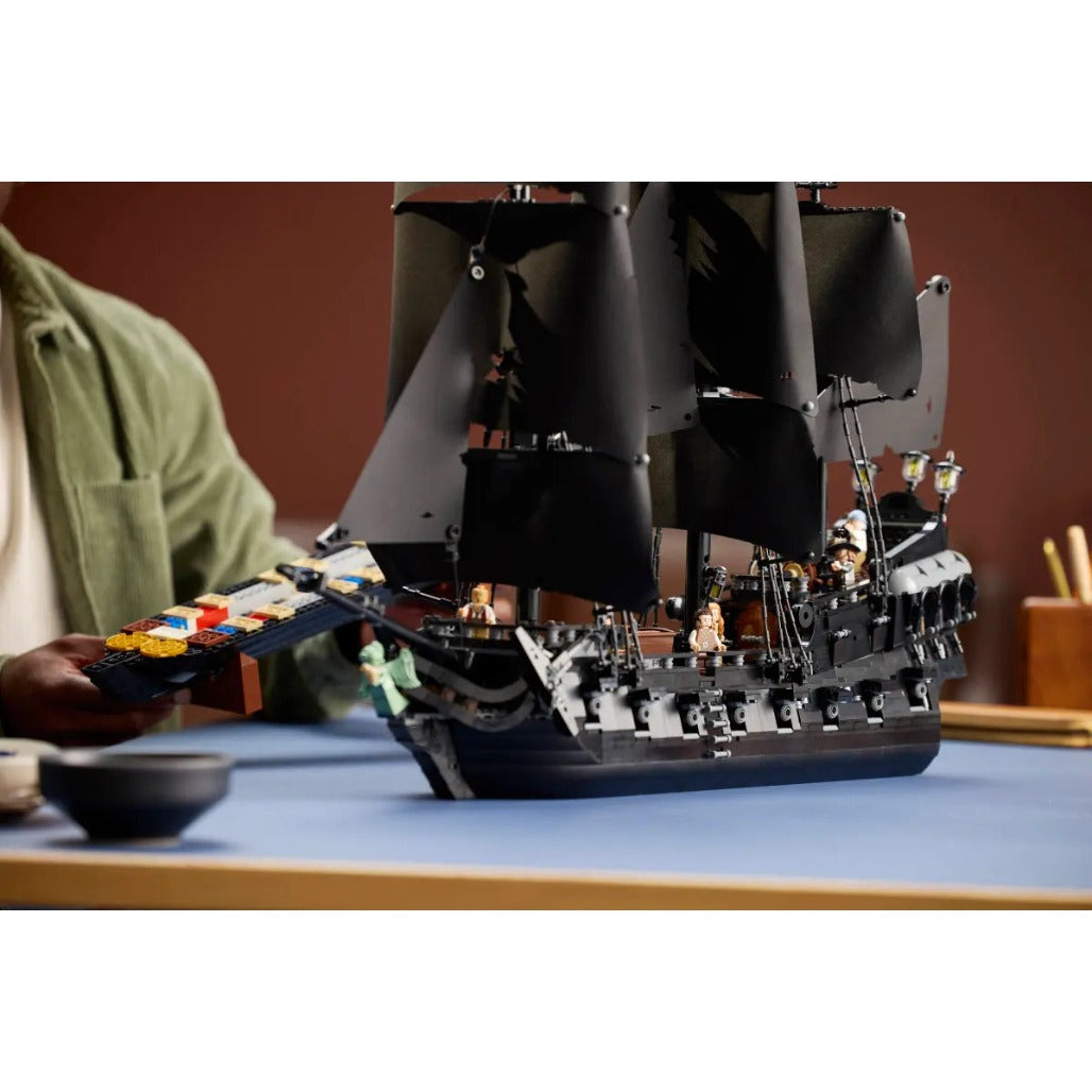 A Photo Of LEGO Icons Captain Jack Sparrow's Pirate Ship 2862 Pieces - 10365