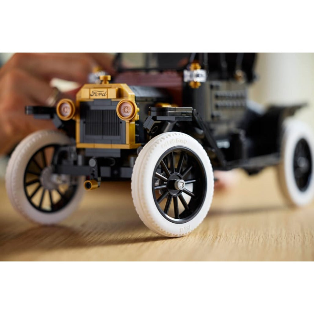 A Photo Of LEGO Ford Model T - 1060 Pieces - 11376