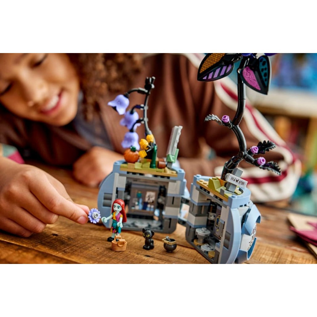 A Photo Of LEGO Sally's Flowerpot - 346 Pieces - 43288
