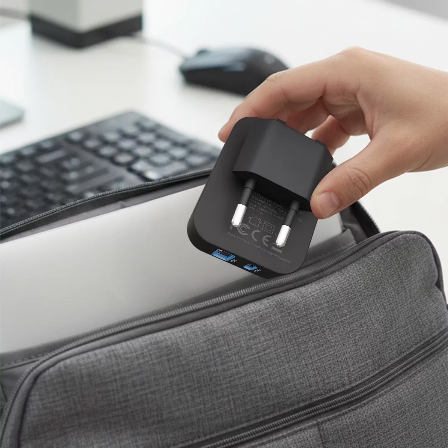 A Photo Of Powerology Charger CRAB PWCUQC066BK - Foldable EU GaN, Black