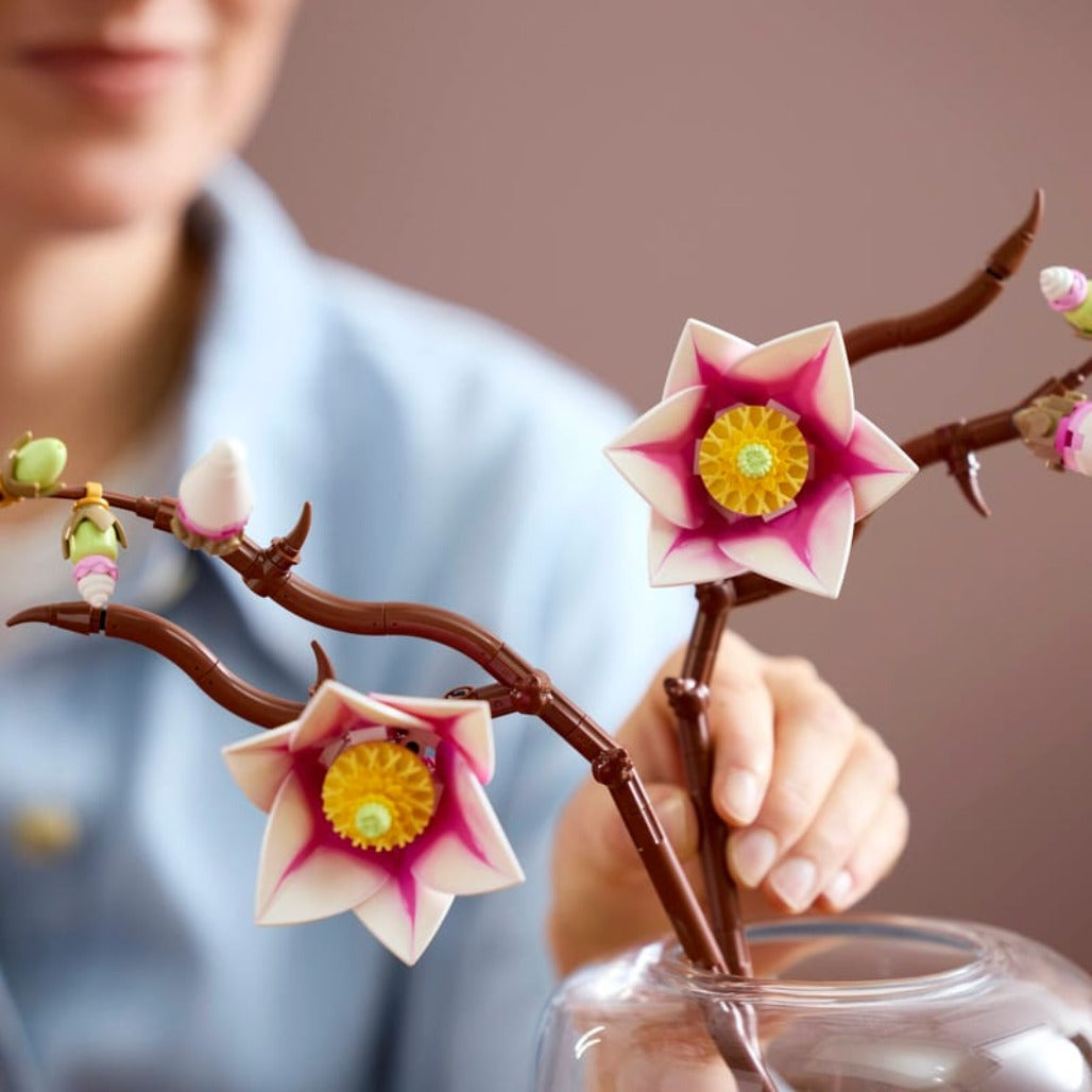 A Photo Of LEGO Magnolia Branches - 435 Pieces - 11510