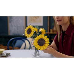 A Photo Of LEGO Sunflower Bouquet - 686 Pieces - 11502
