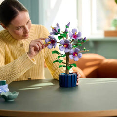 A Photo Of LEGO Botanicals Hibiscus 660 Pieces - 10372