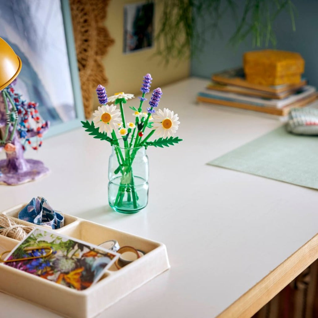 A Photo Of LEGO Daisies - 133 Pieces - 11508