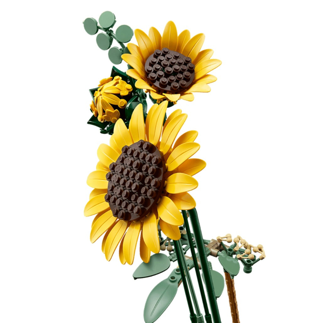 A Photo Of LEGO Sunflower Bouquet - 686 Pieces - 11502