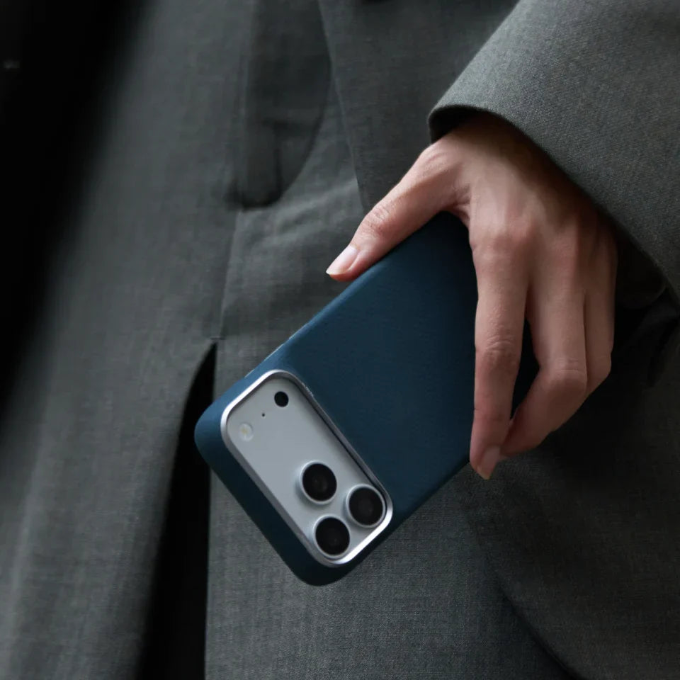 A Photo Of Pitaka Edge Case for iPhone 18 Pro / iPhone 18 Pro Max – Ultra-Thin Aramid Fiber MagSafe Case
